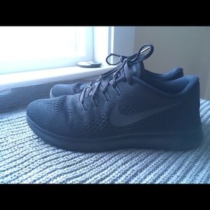Nike Black Free Run Sneakers